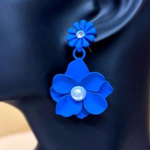 Cercei lungi Theona, design floral, cu tija si pietre artizanale, Albastru Royal 1