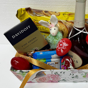 Cos Easter, decoratiune iepure, 4 oua decorative, 3 lalele artizanale, cozonac Boromir 450gr, cafea Davidoff 250gr, ciocolata Ritter 200gr, vin Mateus 750ml, in cos cadou