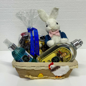 Cos Easter, decoratiune iepure, baton Kit Kat 40gr, batoane Snikers 100gr, praline praline Ferrero Rocher 50gr, bautura spirtoasa Alexandrion 5 stele 50ml, vodca Finlandia 50ml, whiskey Jack Daniel's 50ml, after shave Eyup Sabri Tuncer 250ml, apa de colon