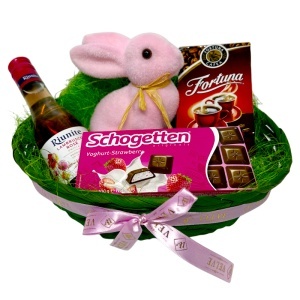 Cos de Paste Sweet Bunny Rose cu vin Lambrusco 200ml, iepuras decorativ, ciocolata Schogetten si cafea Fortuna - Img 2