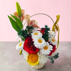 Cos floral decorativ cu crin, mac si margarete artizanale, 35x25 cm - Img 5