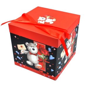 Cutie din carton cu ursulet imprimat si capac, pentru ambalat cadouri, Teddy bear in love 21X21 cm