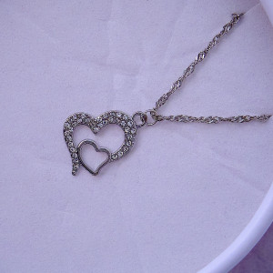 Set elegant din 2 piese, cu trandafiri de sapun in cupola si accesoriu, in cutie cadou, roz