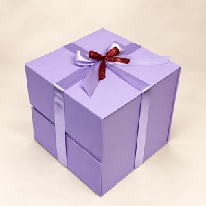 Cutie pentru cadou Lavender Elegance, lila cu panglica si fundita, 26x25 cm - Img 5