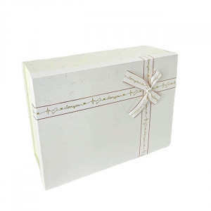 Cutie pentru cadouri, alb/crem, cu imprimeu subtil - 33 x 24.5 x 12 - Img 2