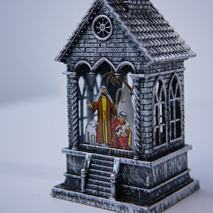 Decoratiune luminoasa in forma de capela cu ilustratie religioasa, Gri, cu LED, 17cm