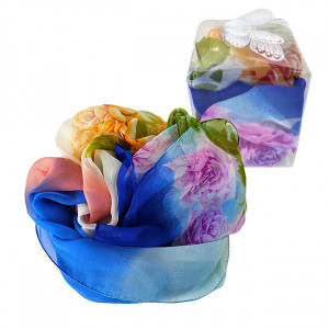 Esarfa lunga Elissa, cu textura de matase si imprimeu floral, ambalata in cutie transparenta, 150x50 cm
