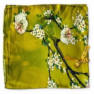 Esarfa premium dama cu flori de cires, 70 x 70 cm, Verde olive - Img 2