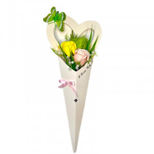 Aranjament floral, vestirea primaverii cu 3 trandafiri din sapun si margaritari, verde-galben-roz