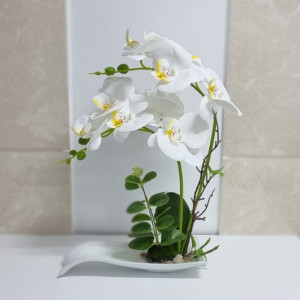 Orhidee cu aspect natural in ghiveci alb tip barcuta Alb