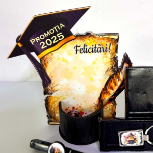 Pachet Absolvent, pix touchscreen si breloc in suport din lemn, 19cm - Img 3