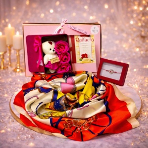 Pachet Amor, cutie metalica cu 3 trandafiri din sapun si ursulet, esarfa dama, bratara Martisor, praline Raffaello 90gr, Fucsia
