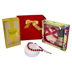 Pachet Amour de Leuxe, cu parfum, set aromatic cu figurina parfumata si ulei, bratara rosie si punga cadou