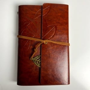Pachet barbati Gentleman Premium, agenda vintage, whisky Jim Beam 200 ml, Ferrero Rocher, set pix si breloc - Img 5