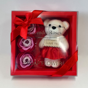 Pachet cadou Teddy Ballerina, ursulet de plus cu fusta tutu si mesaj serigrafiat pe placuta de lemn, 11 cm si trandafiri de sapun, toate ambalate in cutie asortata, Rosu1