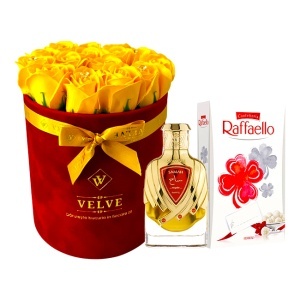 Pachet Crystal Beauty, cu aranjament floral, parfum arabesc Extrait de parfum Samah Royale, Riiffs, Unisex 100 ml, praline Raffaello 80g, Galben - Img 1