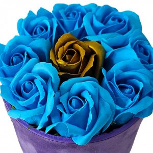 Pachet dama VLV, Aranjament floral cu trandafiri de sapun, in cutie mov de catifea, parfum Riiffs Gemini Pour Femme si praline Raffaello, Bleu