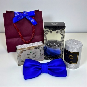Pachet Elegant Christmas, pentru barbati, cu parfum, lumanare argintie, conuri parfumate, papion elegant si punga cadou, Albastru - Img 3