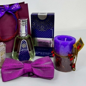 Pachet Elegant Christmas, pentru barbati, cu parfum, lumanare festiva, conuri parfumate, papion elegant si punga cadou, Mov - Img 4