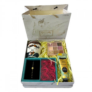 Pachet Eyup, crema de maini si de corp 50ml Eyup Sabri-Tuncer, paleta fard Eveline Cosmetics, cana 150ml, cutiuta cu 6 trandafiri de sapun si bratara, in cutie eleganta cu punga cadou