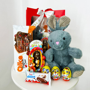 Pachet GiftDay , Iepuras de plus gri 31cm, Prajitura Casei Alka 350g, Iepuras de ciocolata Heidi 45g, Kinder delice si trei oua Kinder Surprise in punga cadou - Img 4