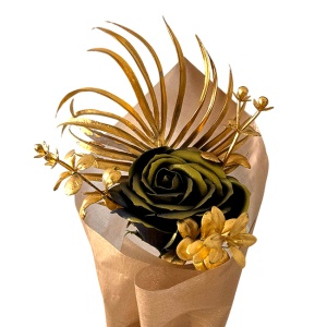 Pachet Golden Love cu ursulet de plus crem, trandafir auriu de sapun si ciocolata Schogetten, in cutie cadou transparenta - Img 5