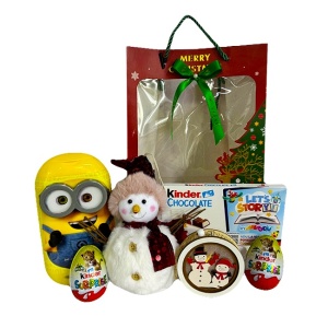 Pachet cadou Merry Christmas, Kinder Chocolate 100 gr, oua Kinder 40gr, Minions 2in1 sampon si gel de dus 400ml, decoratiuni brad, amblate in punga cadou imprimeu sarbatori