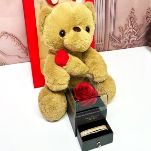 Pachet pentru indragostiti, A Drop of Love, ursulet de plus 30 cm si cutie trandafir de sapun si set 5 bratari, Maro