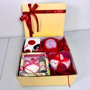 Pachet Pure Love "Pentru cea mai buna bunica", cana personalizata, lumanare parfumata, trandafiri de sapun si set aromatic, in cutie cadou - Img 5