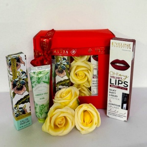 Pachet Scarf, cu 3 trandafiri de sapun, parfum 10ml, ruj mat si crema de maini 30ml, Vivian Gray, Rosu