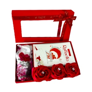 Pachet Scarf, cu 3 trandafiri de sapun, esarfa florala si praline Raffaelo, Rosu intens