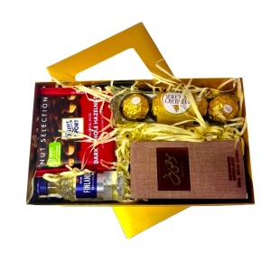Pachet Secret, pentru barbati, cu Parfum arabesc unisex Ard al Zaafaran, Mousuf-50ml, vodka Finlandia 50ml si ciocolata Ritter Sport, in cutie gold