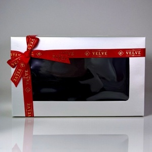 Pachet Secret, pentru femei, cu esarfa lunga Belladona si manusi elegante, asortate, in cutie cu fereastra, Negru - Img 3