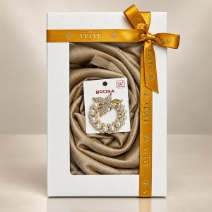 Pachet Silky pentru femei cu esarfa eleganta si brosa, 170 x 90 cm, Bej auriu - Img 4