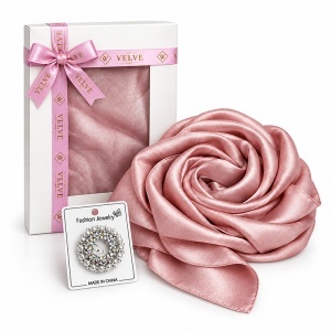 Pachet Silky pentru femei cu esarfa eleganta si brosa, 170 x 90 cm, Roz pudrat