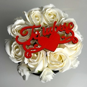 Pachet Special Valentine, cu ursulet plus 25 cm, aranjament cu 9 trandafiri de sapun, brosa si set cosmetice, in cutie cadou - Img 5