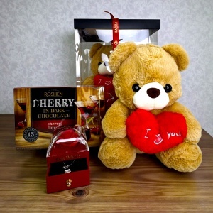 Pachet special Valentine, ursulet de plus 25 cm, trandafir de sapun roșu cu lantisor și pandantiv surpriza și praline - Img 4