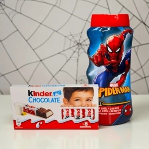 Pachet Spiderman, cu jucarie de plus 30 cm, breloc, Kinder Chocolate si gel de dus, in punga de cadou - Img 4
