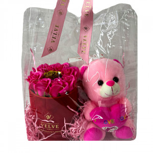 Pachet Sunny cu aranjament floral 9 trandafiri sapun, praline Raffaello 80gr, urs plus 20cm,  in punga cadou