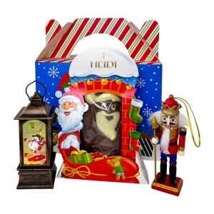 Pachet Sweet Christmas Joy, cu figurina de ciocolata Heidi, felinar decorativ luminos si ornament brad spargator de nuci, in cutie tematica de Craciun