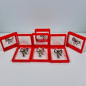 Set 6 martisoare elegante tip brosa, cu cristale, ambalate individual - Img 3