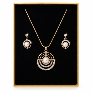 Set accesorii Feeling, din inox, cu cercei, lantisor si pandativ cu cristale, in cutie eleganta