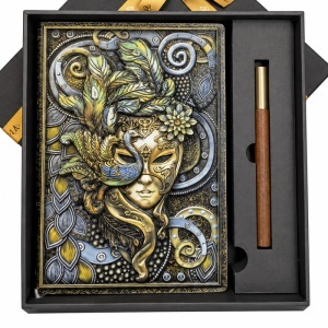 Set Artis Color cu agenda nedatata si pix, model Masca venetiana in relief, in cutie cadou