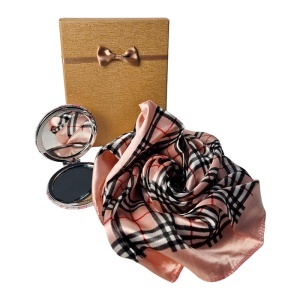 Set cadou pentru femei, cu esarfa eleganta satinata si oglinda, in cutie eleganta, auriu-roz - Img 6