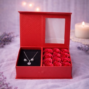 Set elegant cu cristale zirconiu, Snowflakes, din inox, in cutie de bijuterii cu mesaj si trandafiri din spuma, Rosu