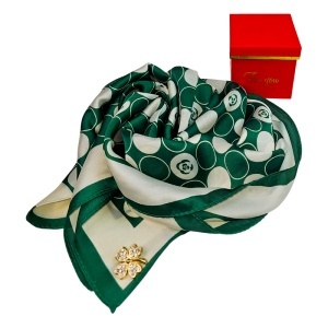 Set For You, esarfa eleganta cu brosa aurie, ambalata in cutie premium, verde-alb - Img 5