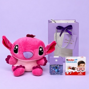 Set pentru copii Stitch Sweet Lavender cu plus roz 24 cm, parfum 35 ml si Kinder Chocolate, in punga cadou lila - Img 4