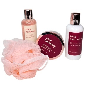 Set pentru femei, Cozy Harmony, cu gel de dus, lotiune de corp si body scrub