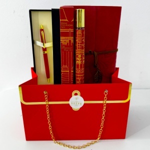 Set premium Prestige Red unisex, cu jurnal, pix si parfum M. F. Kurkdjian 35 ml, in cutie eleganta tip geanta - Img 2
