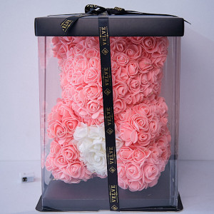 Ursulet floral 30 cm, cu led de lumini, din trandafiri spuma roz pudrat inima alba, in cutie cadou